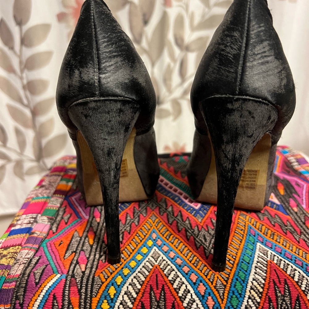 Lace-up Heels - Picture 3 of 6